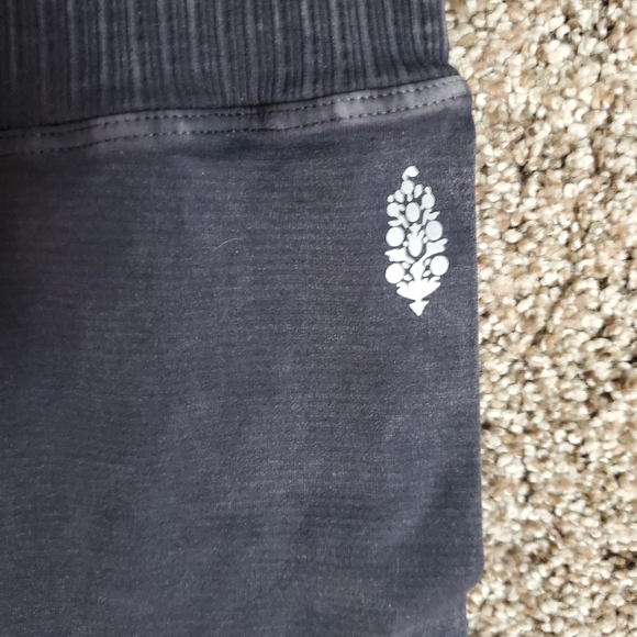 Free People Formament for High-Waisted Leggings – XS/S – Distressed - Picture 5 of 9